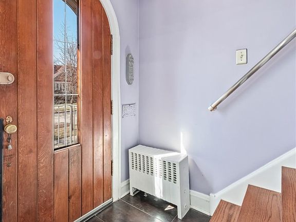 3rd image of 1615 N Natoma Ave