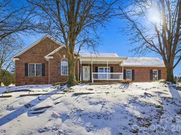 2965 Lawrence Dr, Claremont, NC 28610