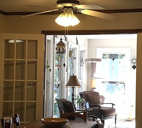 3rd image of 902 Manor Dr