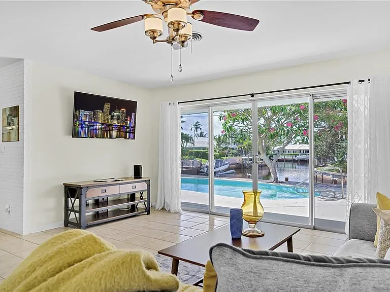 840 SW 7th St — Photo 22