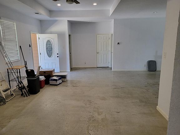 5th image of 202 Mary Ann Dr