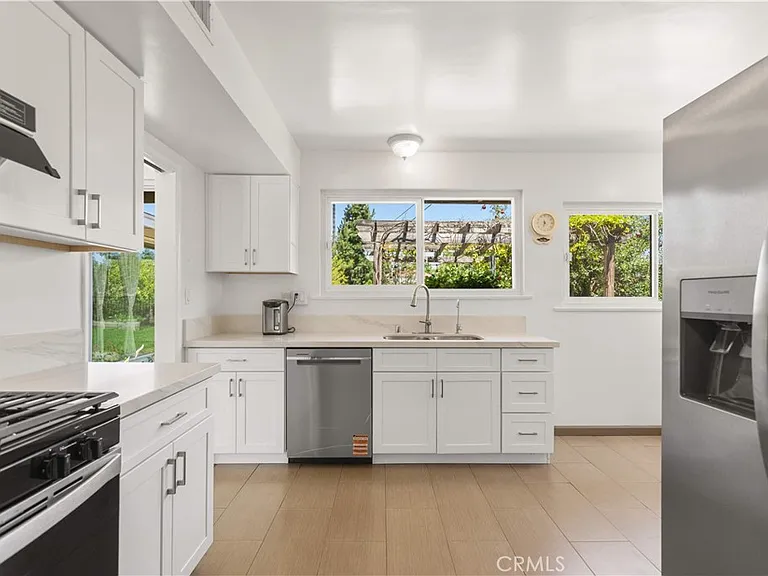 1033 S Isabella Ave — Photo 11
