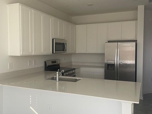4th image of 3034 Chantilly Dr #3034