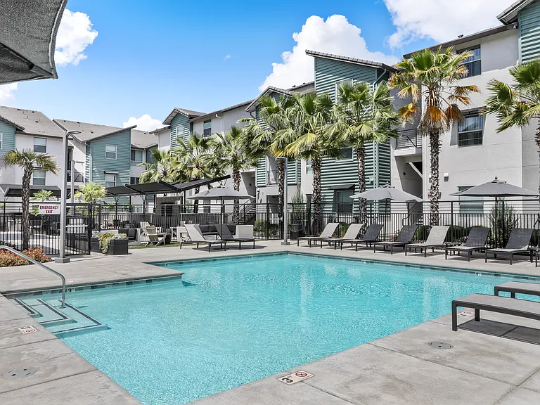 Tesoro Apartments — Photo 11