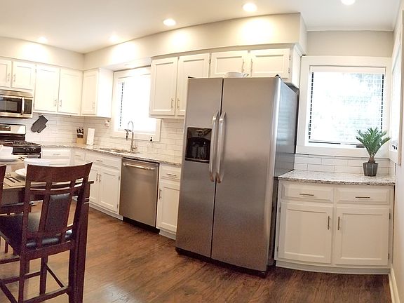 5th image of 9220 W Pleasant Ave