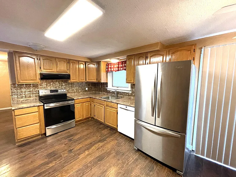141 Richards Ave — Photo 4