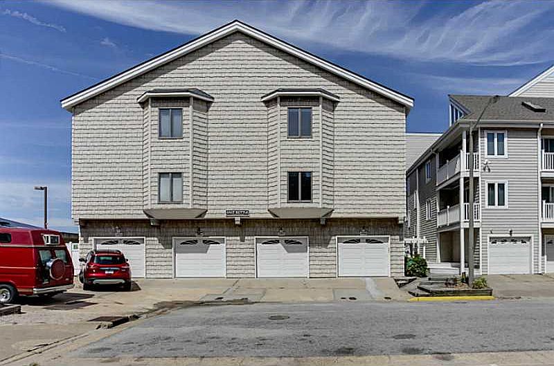 1st image of 2850 Charlemagne Dr