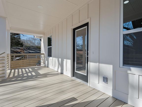 4th image of 238 Foster St