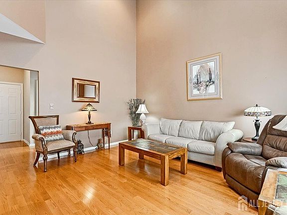 4th image of 23 Crescent Rd