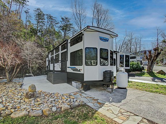 4th image of 4229 Parkway E Lot 306
