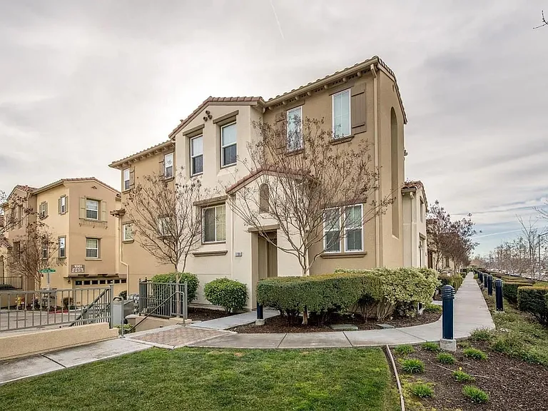 1198 Luz Del Sol Loop — Photo 1