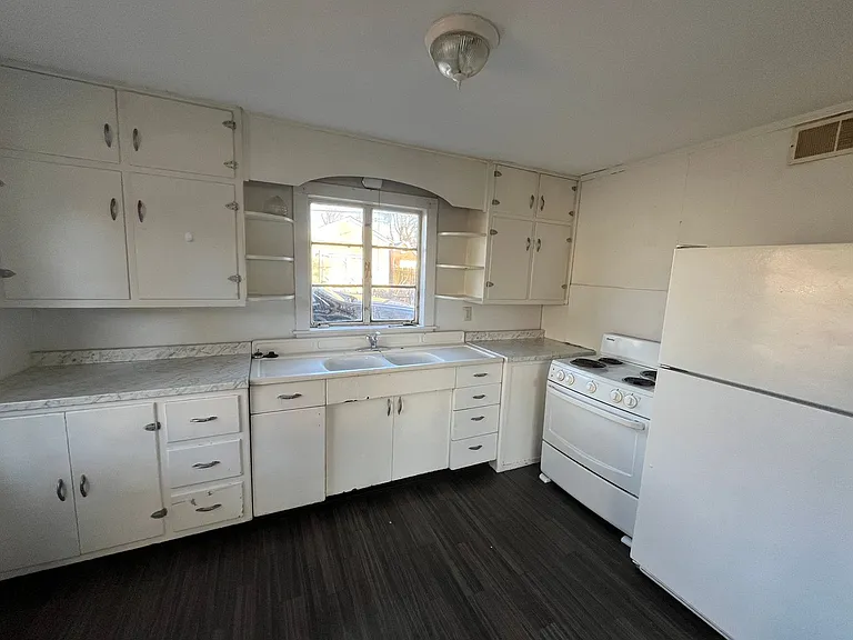 111R S Central Ave — Photo 4