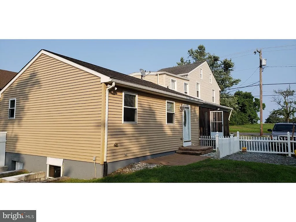242 N Main St photo 1
