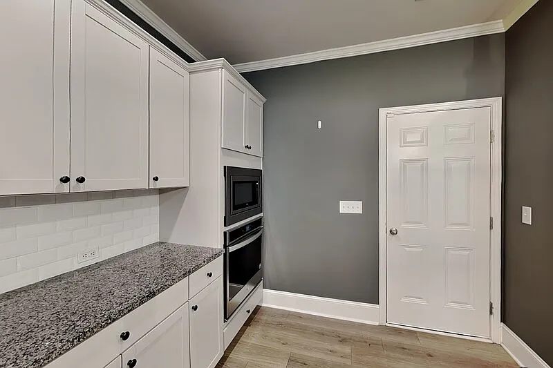 3 bed, 2.0 bath, 2423 sqft, $2,750 — Photo 4