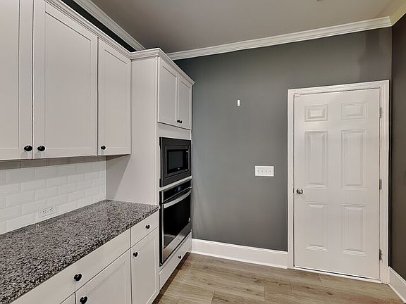 4th image of 6945 Daylily Ln