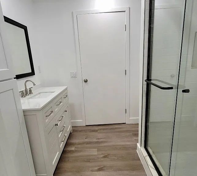 Lido Isle Apartments — Photo 12