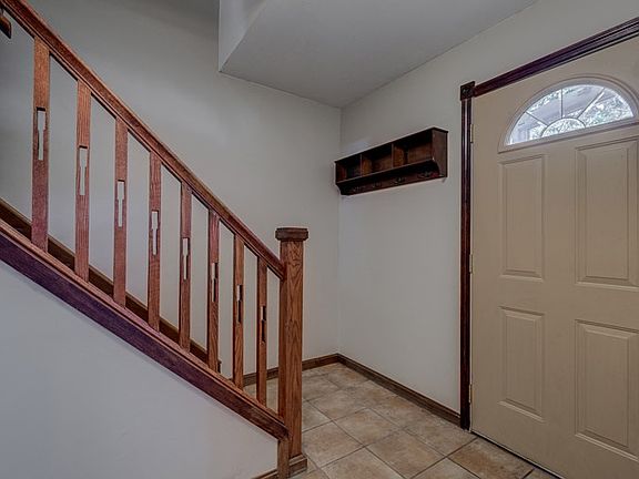 3rd image of 6995 Backus Dr