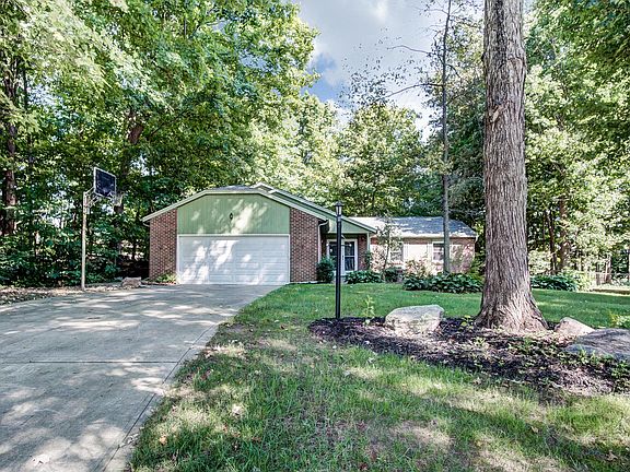 2nd image of 8749 Ramblewood Ct