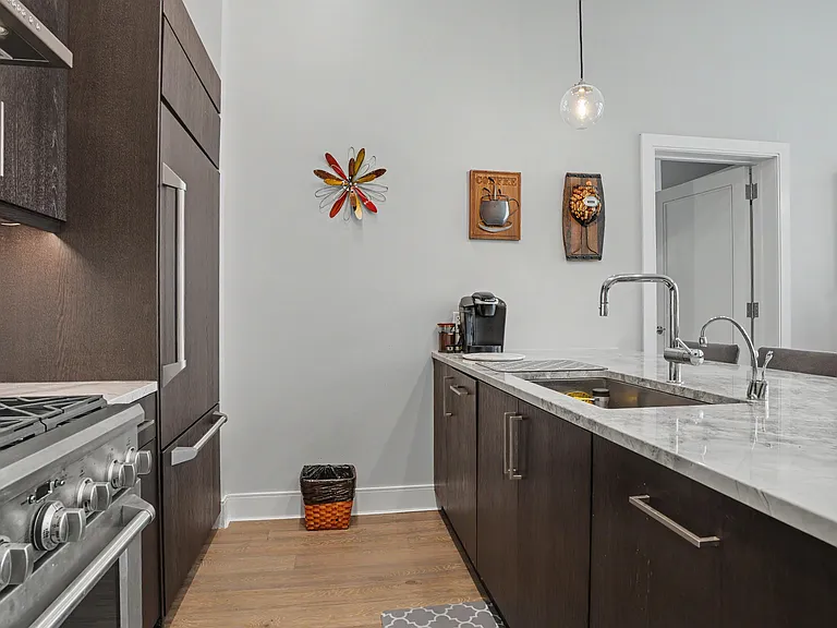 100 Garvies Point Rd #1005 — Photo 8