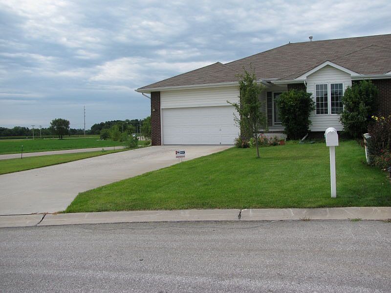 1st image of 2703 Bay Cir