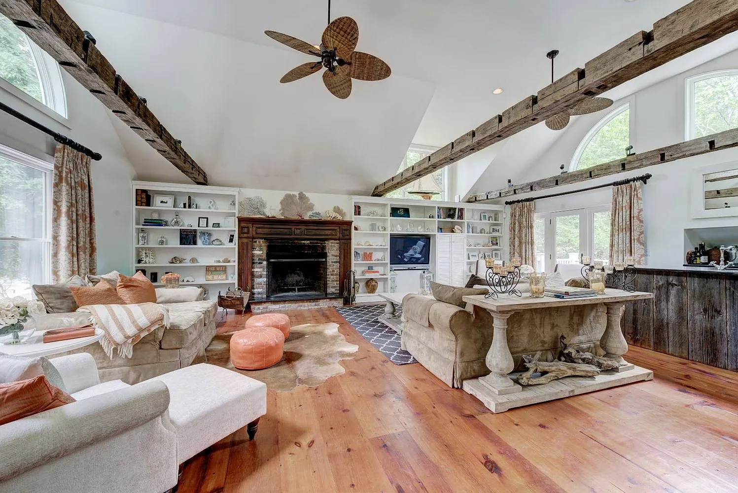 Sag Harbor Modernity: Rent Your Stylish Residence on Hillside — Photo 3