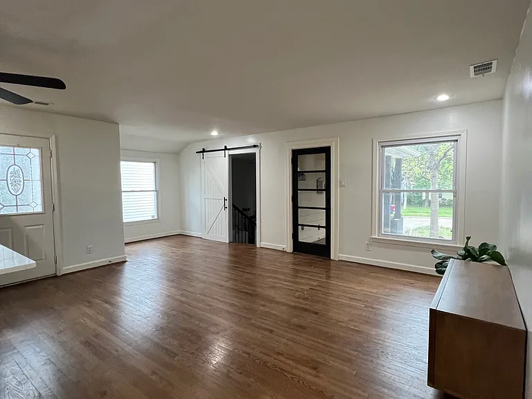 1826 Ferndale Ave — Photo 2