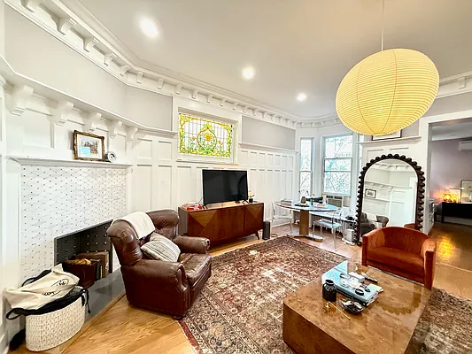 Rented by Mae Equities | media 6