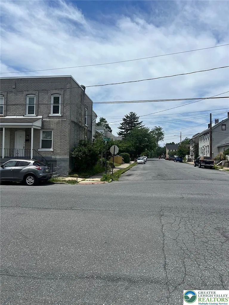 2 bed, 1.0 bath, 950 sqft, $1,595 — Photo 2