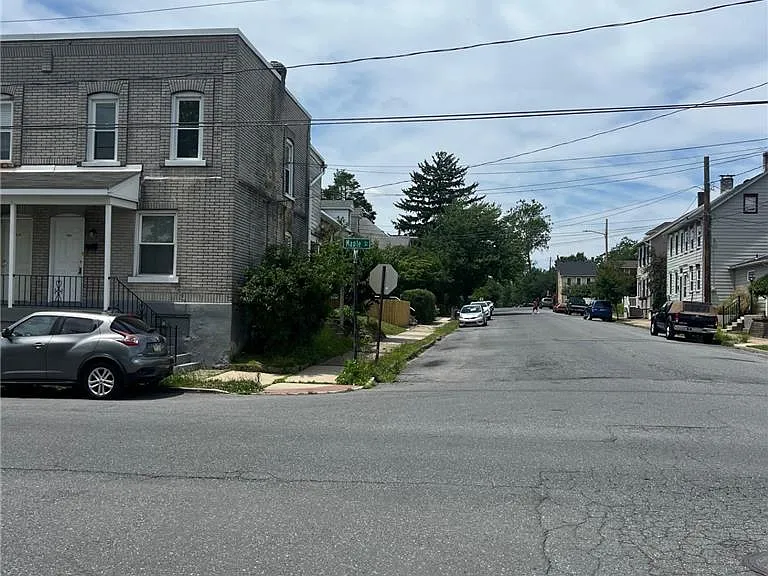 431 Maple St — Photo 2