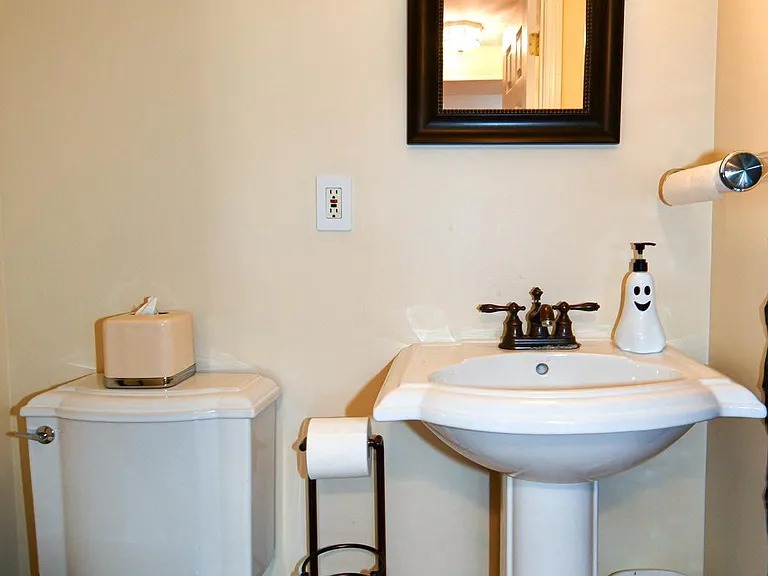 9401 Hickory View Pl — Photo 40