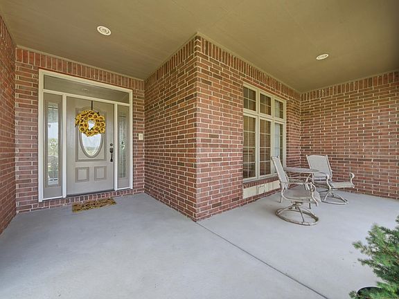 5th image of 1210 E Rolling Hills Dr