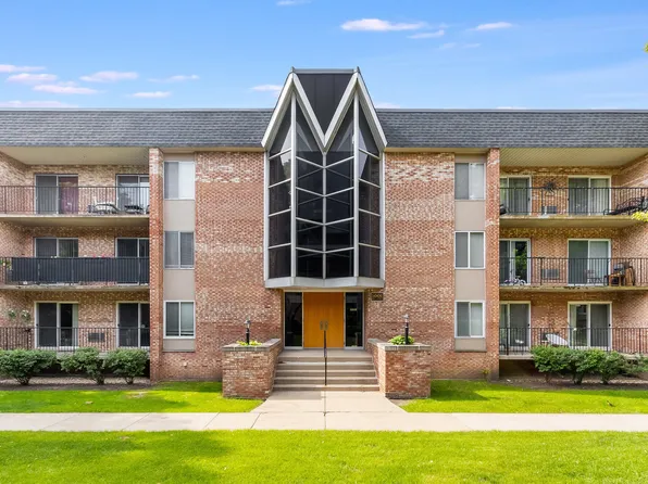 1001 N Mill St APT 308, Naperville, IL 60563