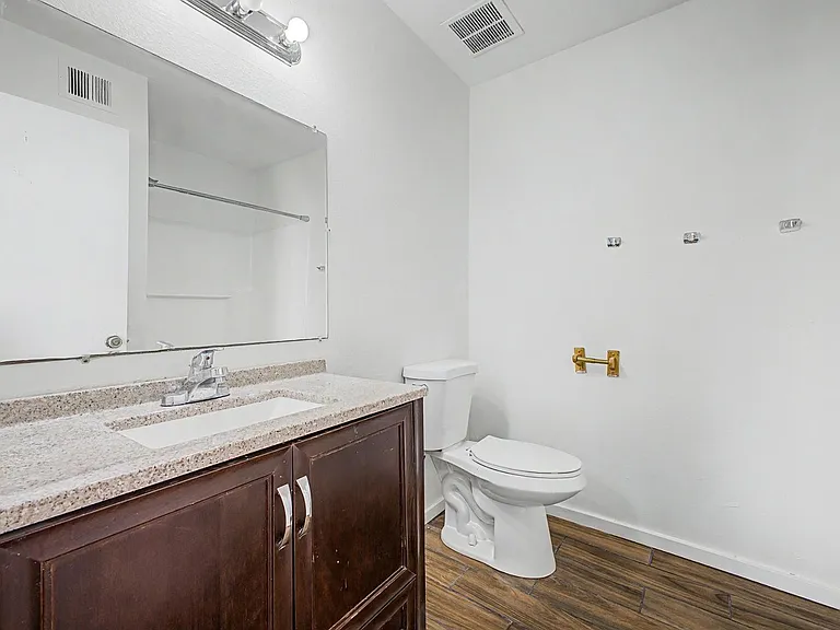 2605 E Lemon St — Photo 14