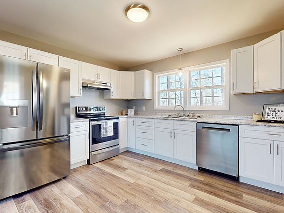 5th image of 301 S Fairoak St