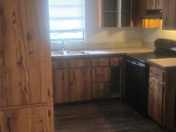 2nd image of 121 Forest Ln