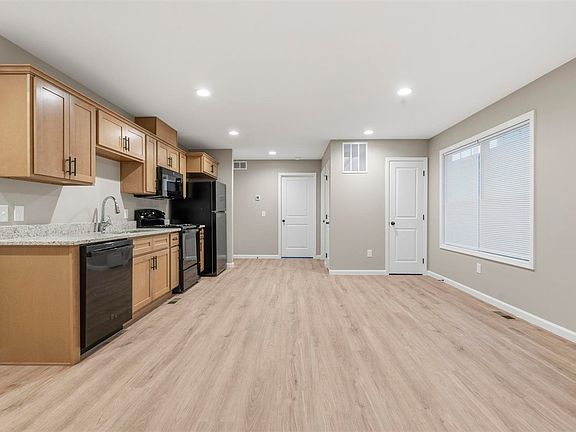 5th image of 275 Washington St