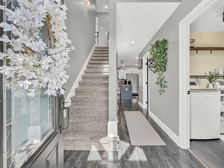 505 Sourwood Dr — Photo 3