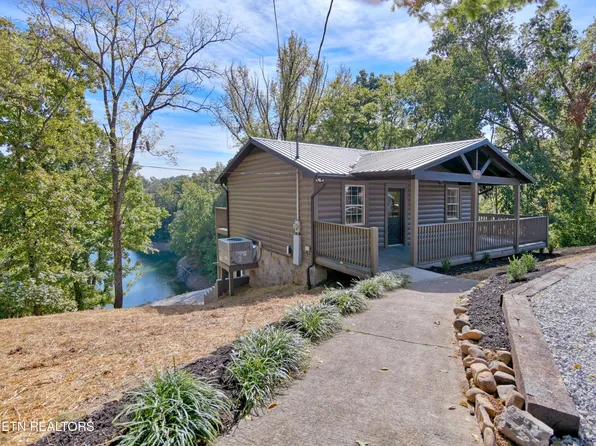1900 Bouldercrest Dr, Dandridge, TN 37725