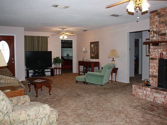 4th image of 1081 Kramer St