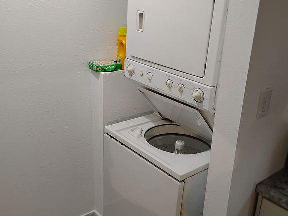 5th image of 304 Blanks St #1