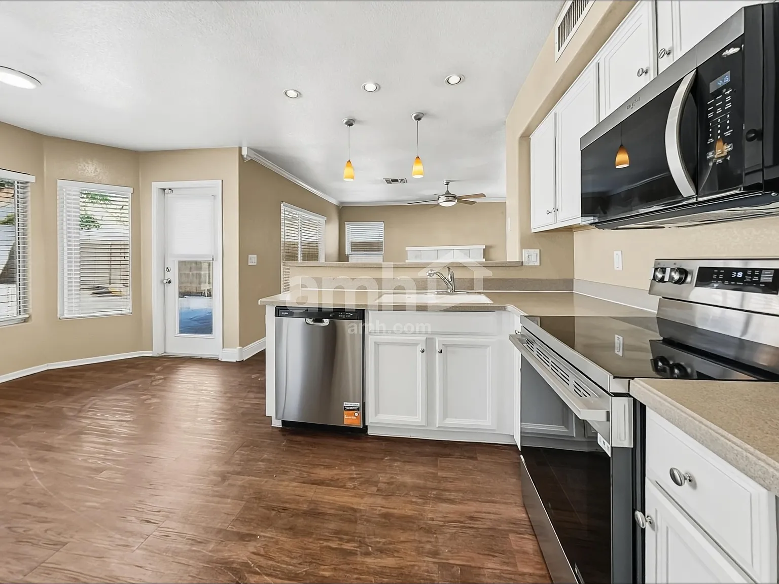 3 bed, 2.5 bath, 1860 sqft, $2,435 — Photo 4