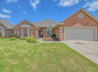 912 Lanie Ln, Moore, OK 73160