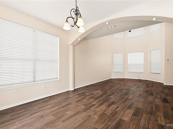 4th image of 3527 Water Oak Dr