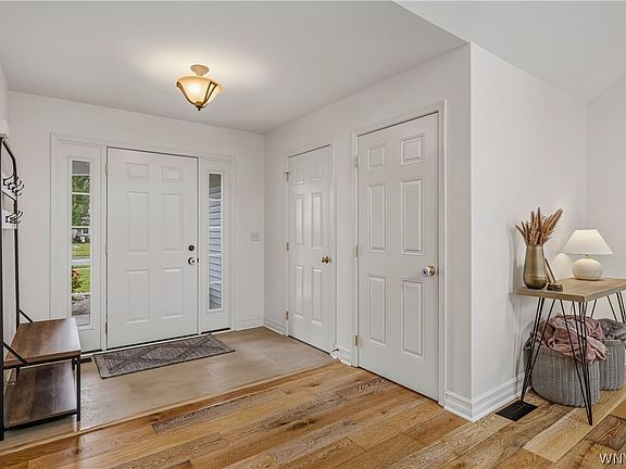 3rd image of 175 Pin Oak Cir