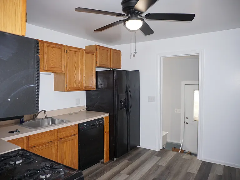 27300 Edward St — Photo 2