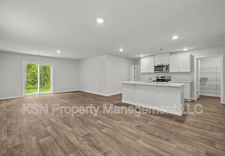 129 Azure Dr — Photo 11