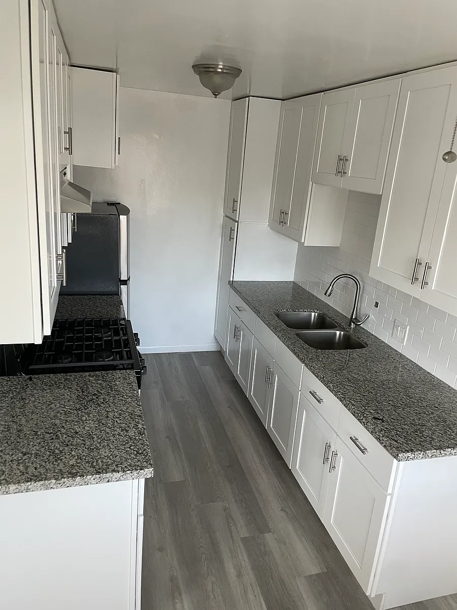 Building Photo - 1414 Armacost Ave #6