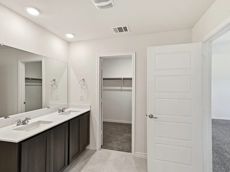 415 Boston Rd — Photo 16