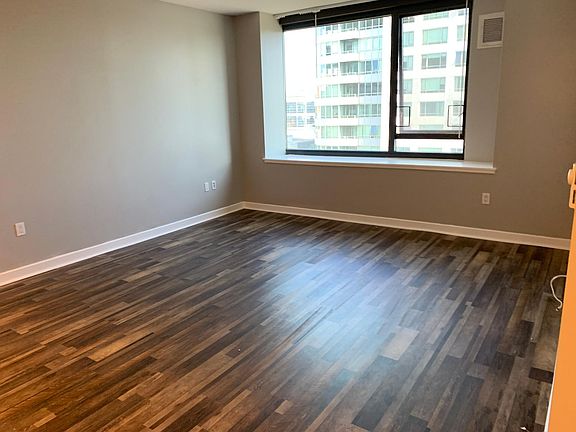 5th image of 260 King St Unit 759