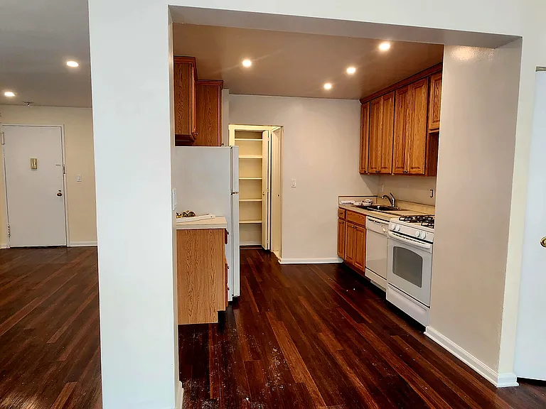 860 E Broadway #5B — Photo 6